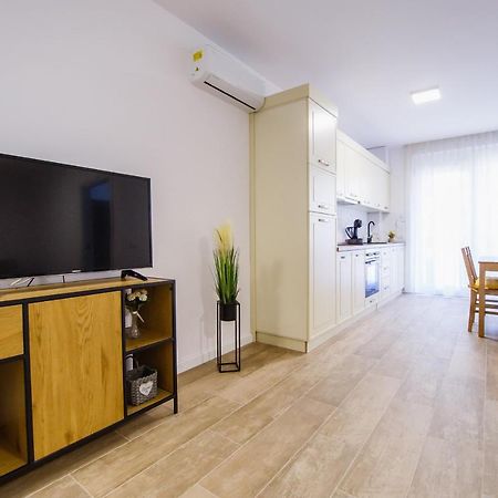 Lovely Home At West Residence Oradea Exterior foto