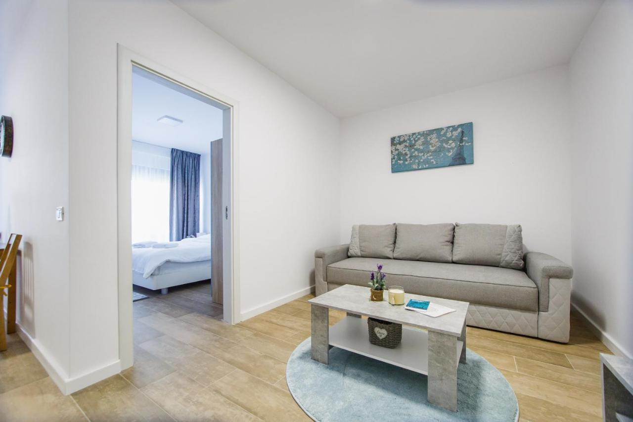 Lovely Home At West Residence Oradea Exterior foto