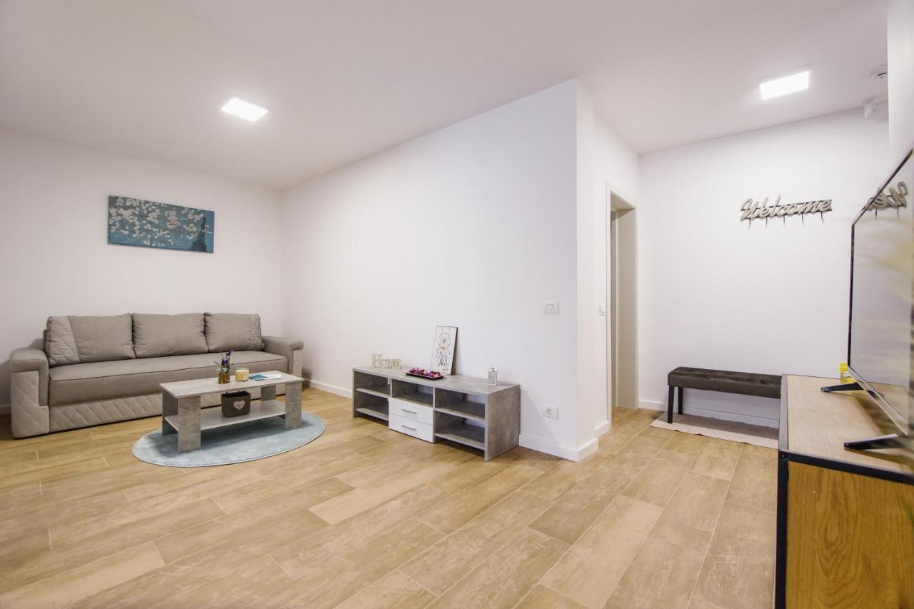 Lovely Home At West Residence Oradea Exterior foto