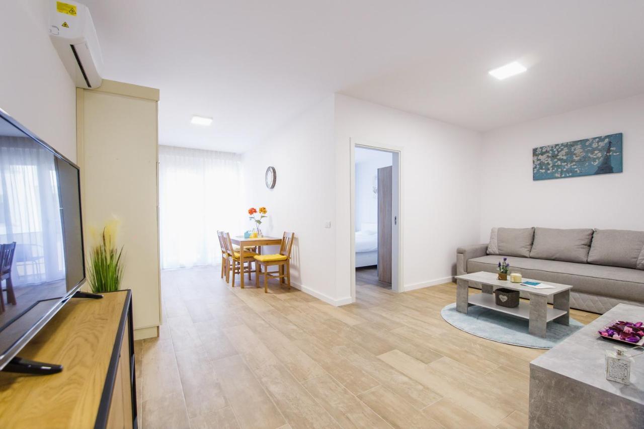 Lovely Home At West Residence Oradea Exterior foto