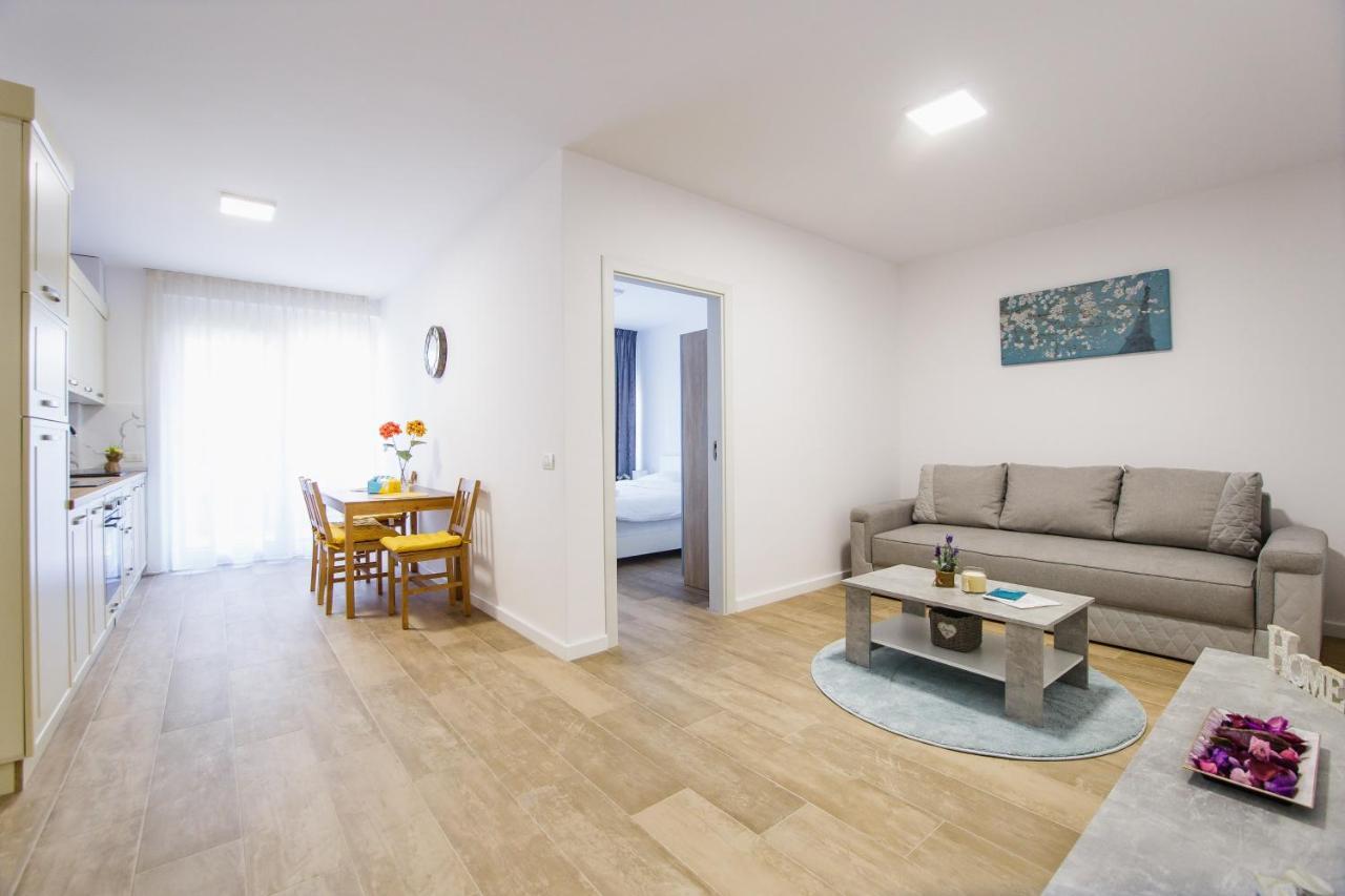 Lovely Home At West Residence Oradea Exterior foto