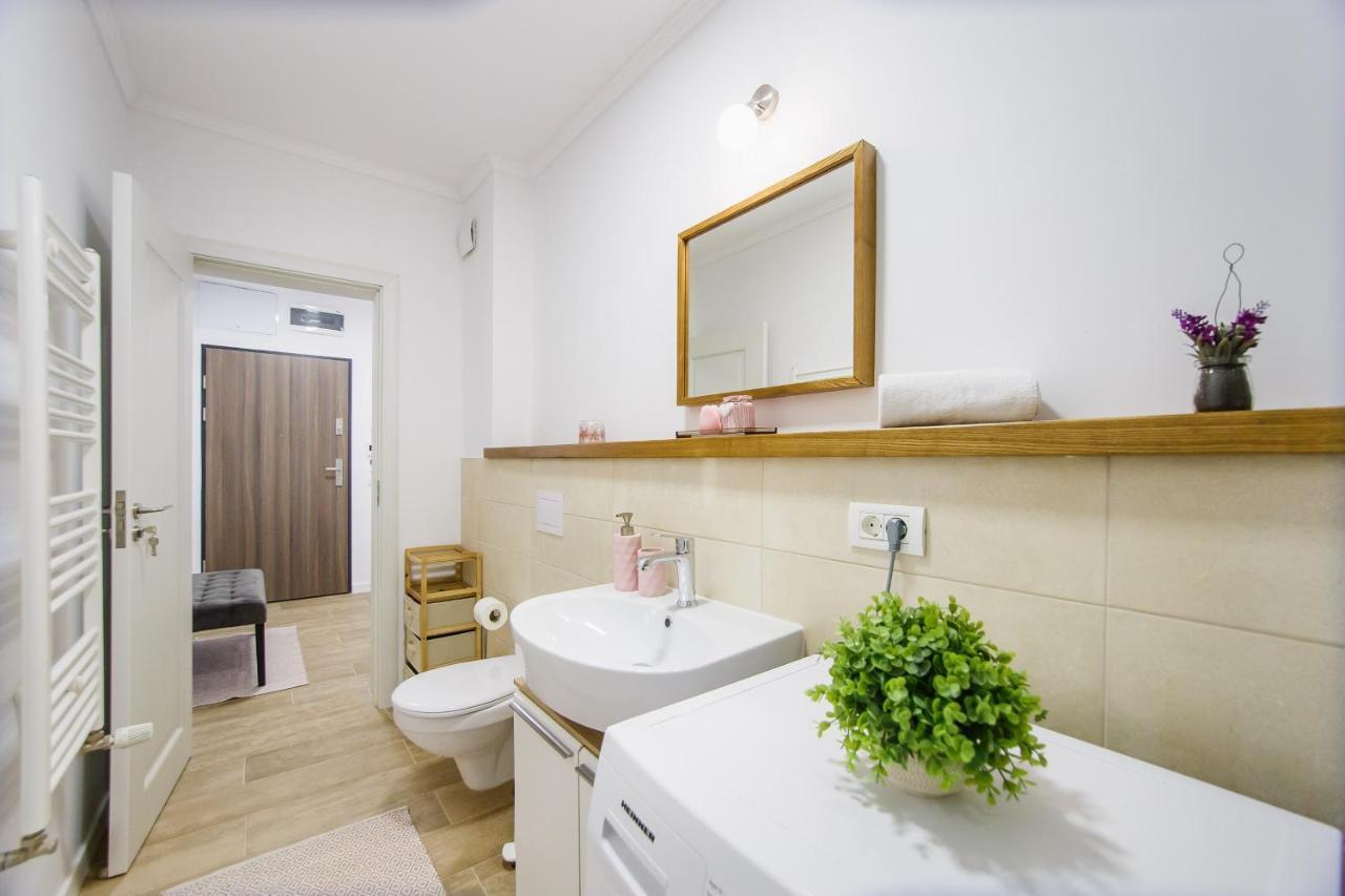 Lovely Home At West Residence Oradea Exterior foto
