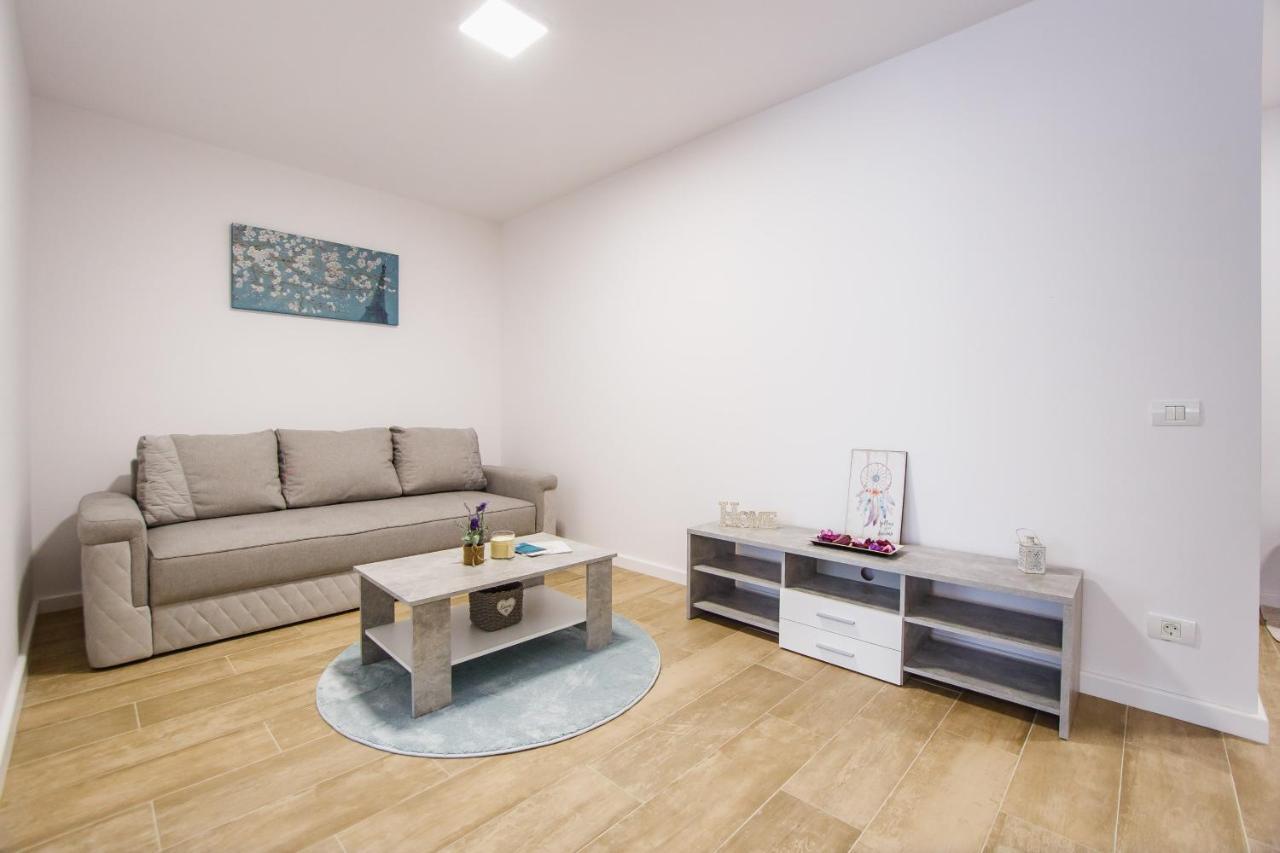 Lovely Home At West Residence Oradea Exterior foto