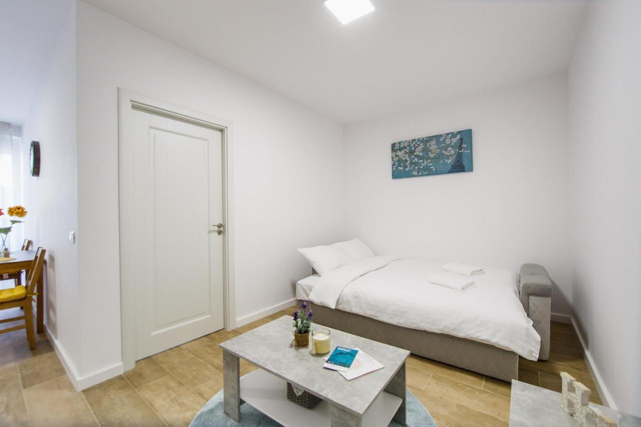 Lovely Home At West Residence Oradea Exterior foto