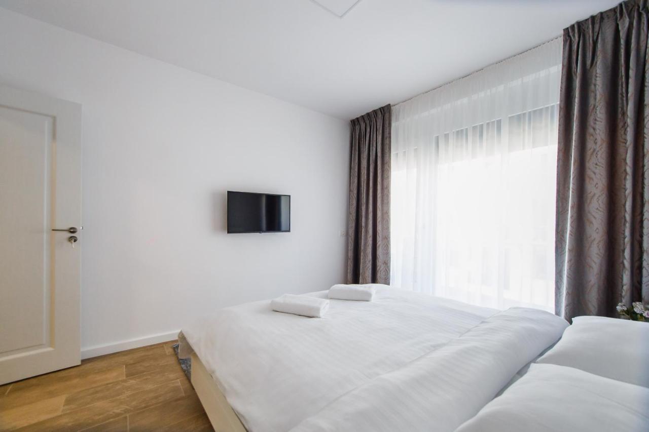 Lovely Home At West Residence Oradea Exterior foto