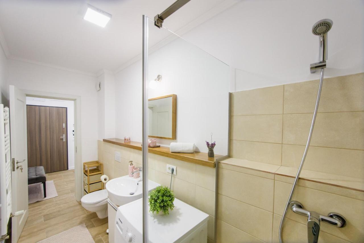 Lovely Home At West Residence Oradea Exterior foto
